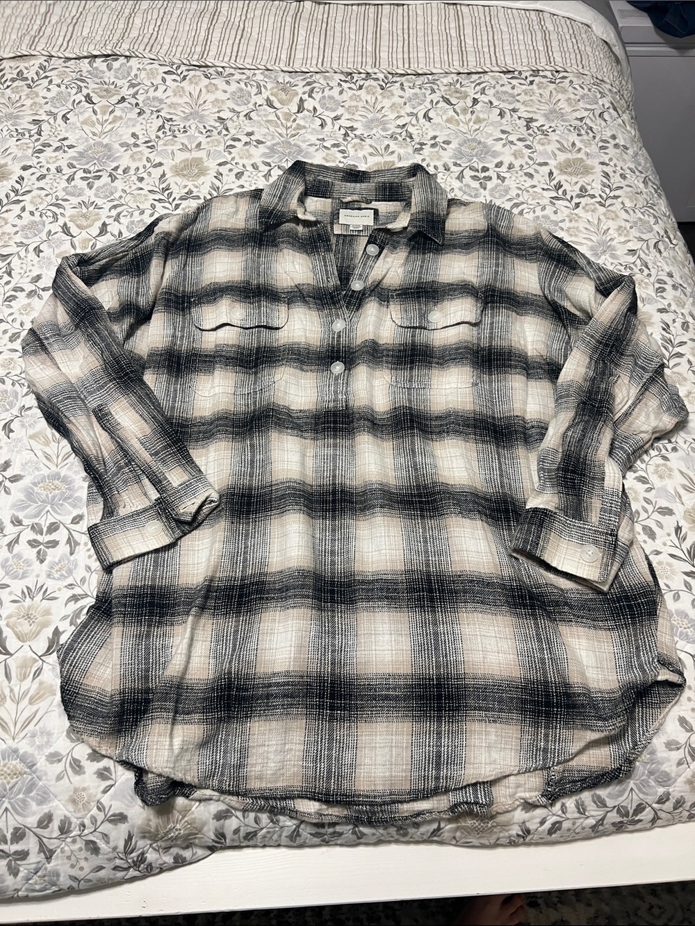 Plaid Button-Neck Oversized Shirt — Black & Cream- American Eagle